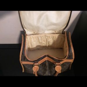 Louis vuttion carry on shoe bag duffle designer